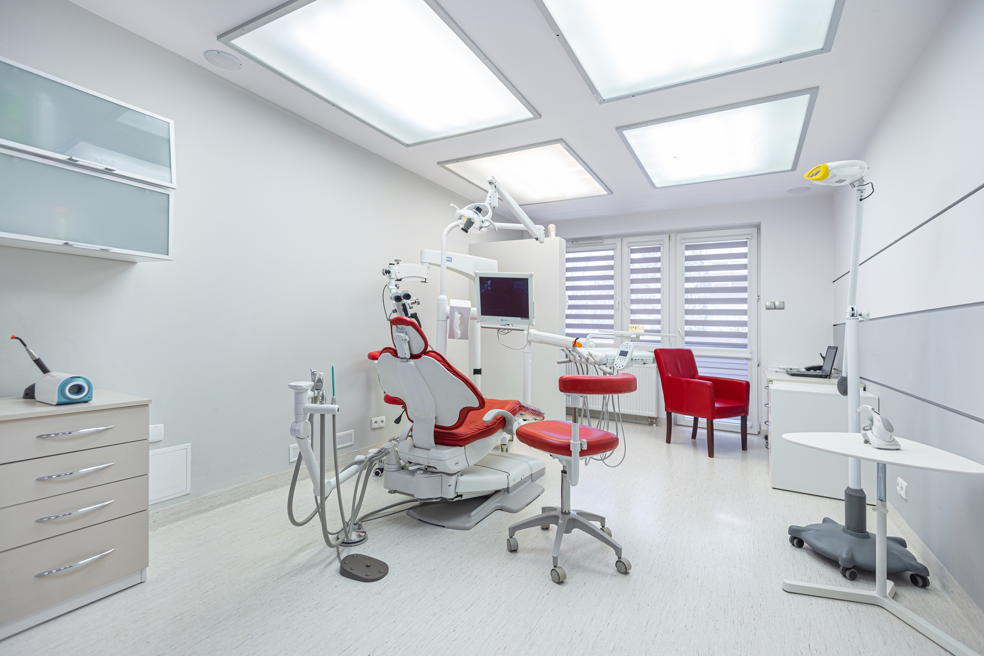 Podnoszenie dna zatoki szczękowej (sinus lift)